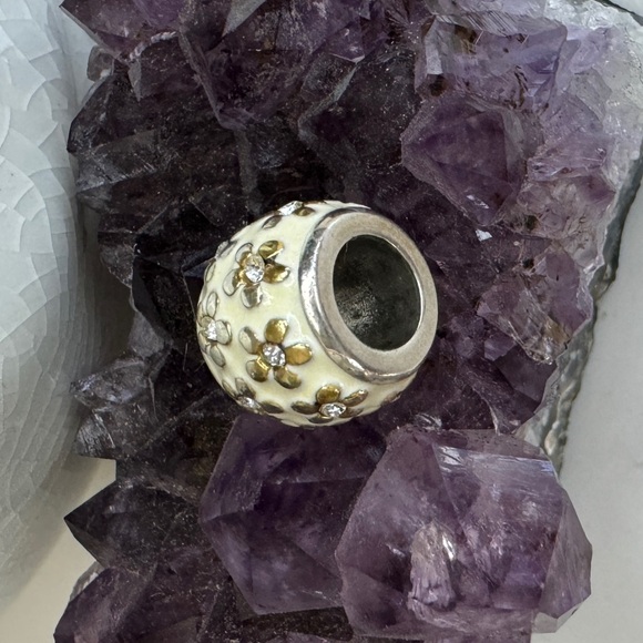 Brighton white daisy bead charm - Picture 2 of 3